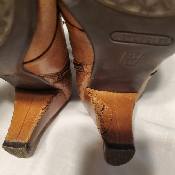 Aerosoles Leather Boot. 7.5. Light Brown. - Picture 5 of 6